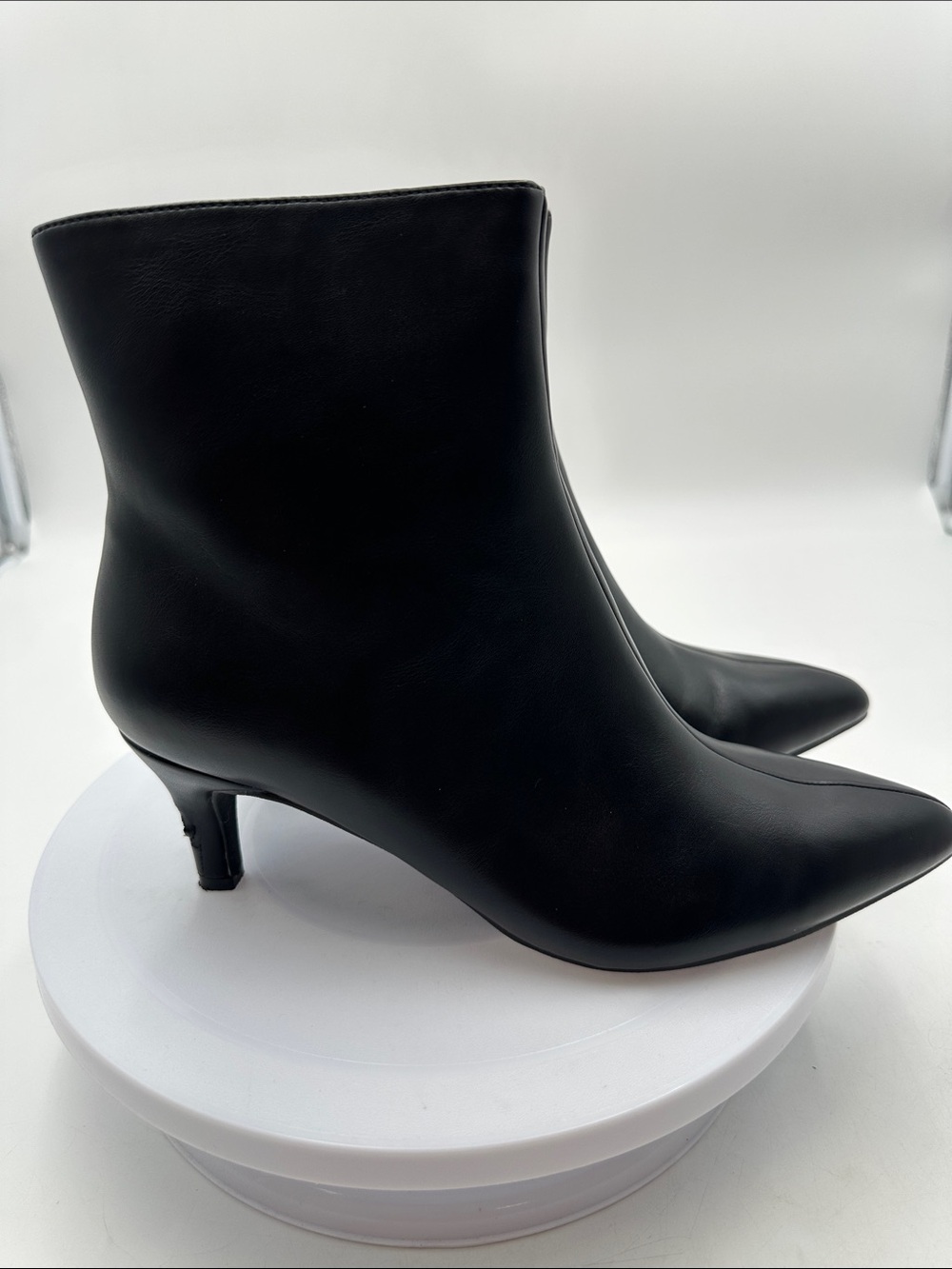 Classic Black Pointed Toe Ankle Booties Sleek Zip Closure